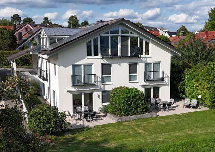 Wohnung TOP2 von außen, Veranda